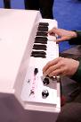 Mellotron, photographie. Buzz Andersen, CC BY-SA 2.0 <https://creativecommons.org/licenses/by-sa/2.0>, via Wikimedia Commons